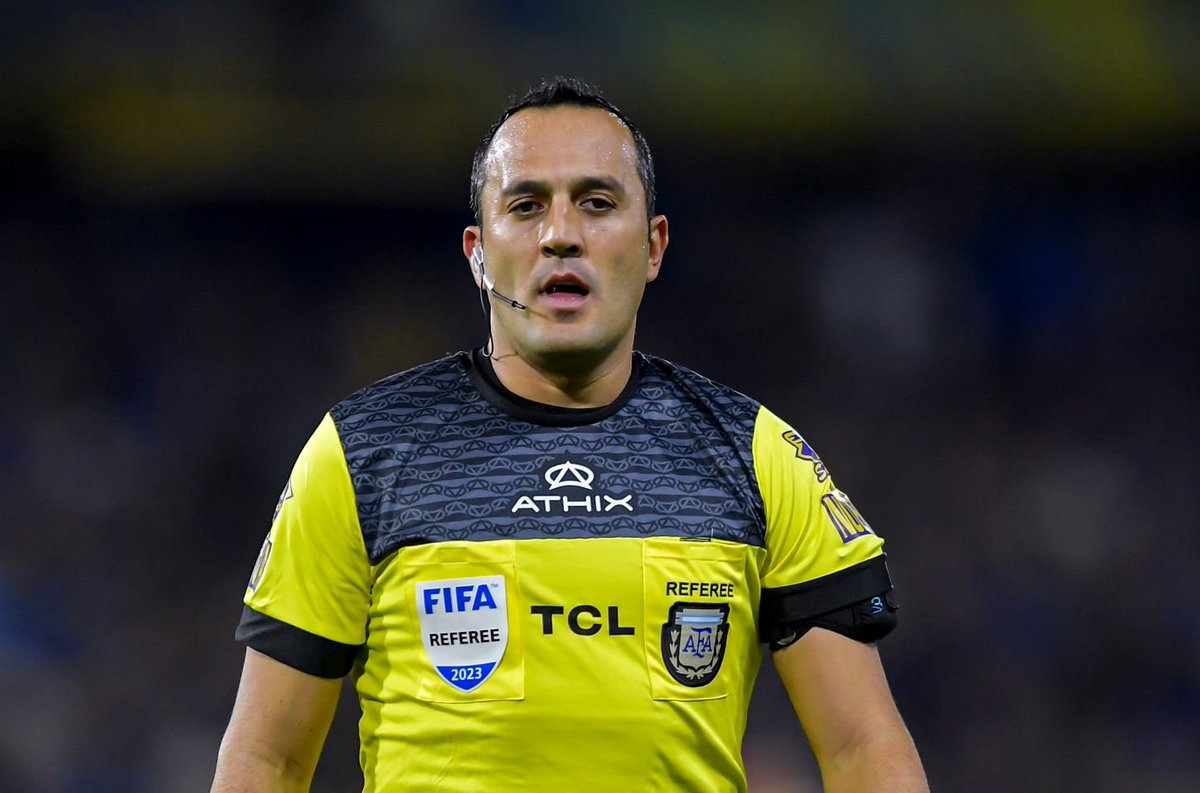 El mejor árbitro del fútbol argentino, se dice y no pasa nada.