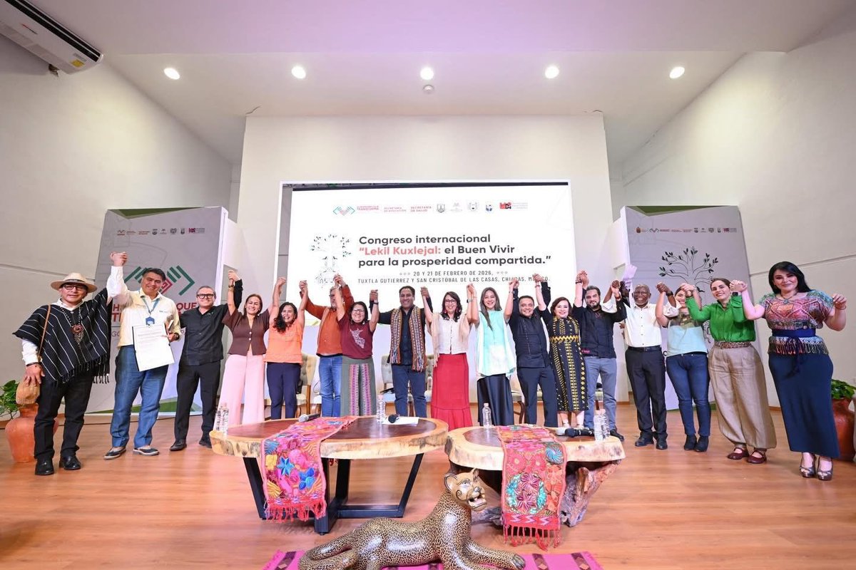 La secretaria Ana Laura Romero Basurto acompañó al gobernador del estado, <a href="/ramirezlalo_/">Eduardo Ramírez</a>  por invitación del secretario de Educación, Roger A. Mandujano, al Congreso Internacional “Lekil Kuxlejal: el Buen Vivir para la prosperidad compartida”, realizado en la <a href="/SGIUNACH/">SGI.UNACH</a>