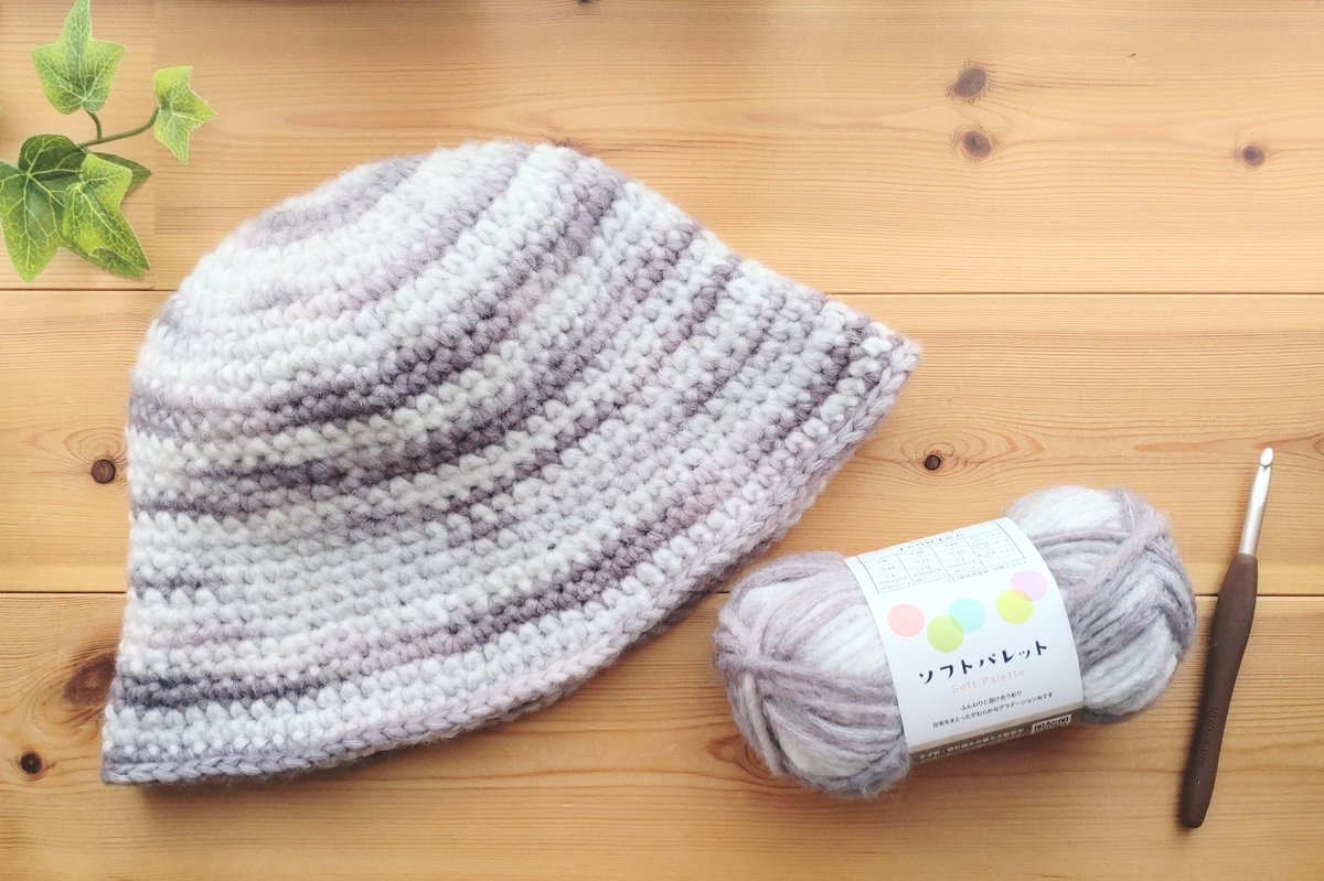 RelaxCrochet's tweet photo. 春も近いというのに暖かい帽子が編みたくなりバケットハットを編んでみました😄
立ち上がりしないでぐるぐると綺麗な仕上がり。基本の細編みで初心者の方にもおすすめです！
https://t.co/g9PD1mJH5d https://t.co/KahMiEvDJh