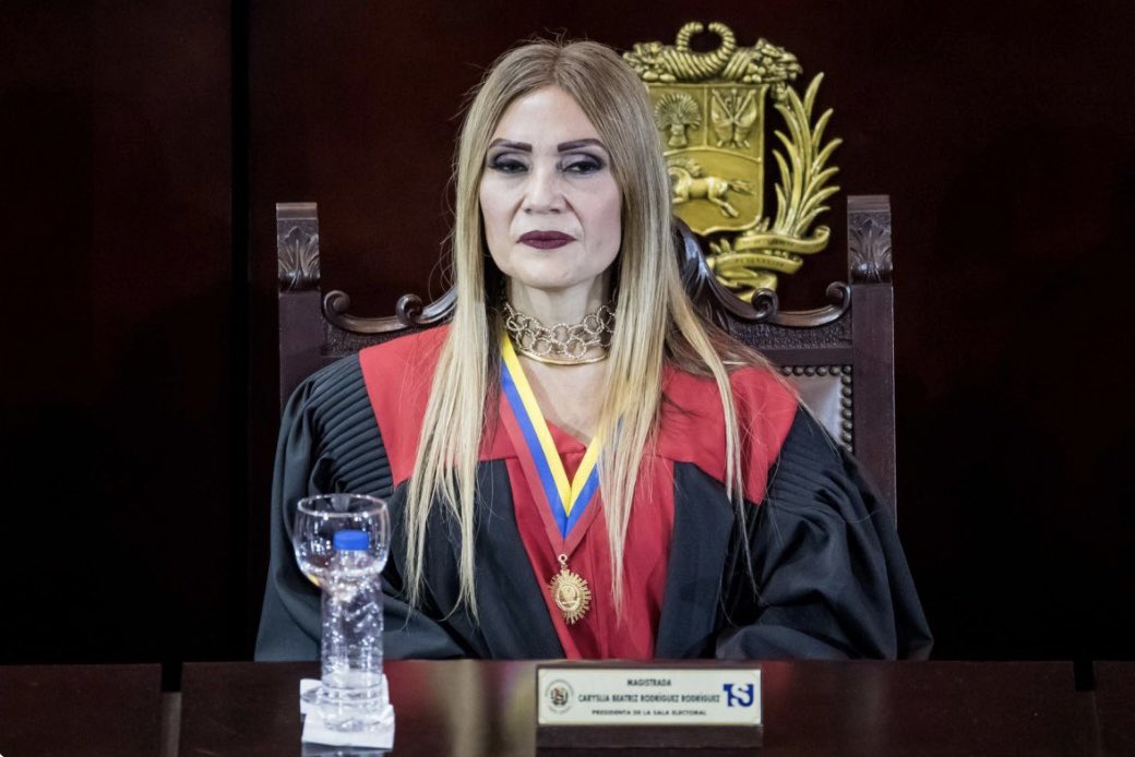 Los mismos jueces que se prestaron para encarcelar y violar los DDHH de las víctimas por órdenes del régimen, son los que van a decidir sobre quién será beneficiario o no de la ley de amnistía, más burla imposible, sigan defendiendo ese bodrio que de jurídico no tiene nada 🤡