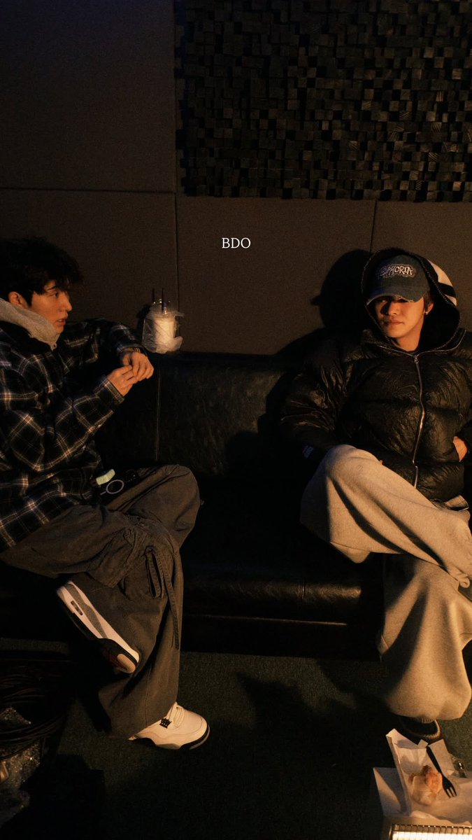 LEONWON_0203's tweet image. 리오 형들 만남서 유포리아 볼캡쓰셨오
이리오 굿즈사랑 어쩔 🤍🖤🥹

#리오 #LEO #リオ #LEELEO #ALD1