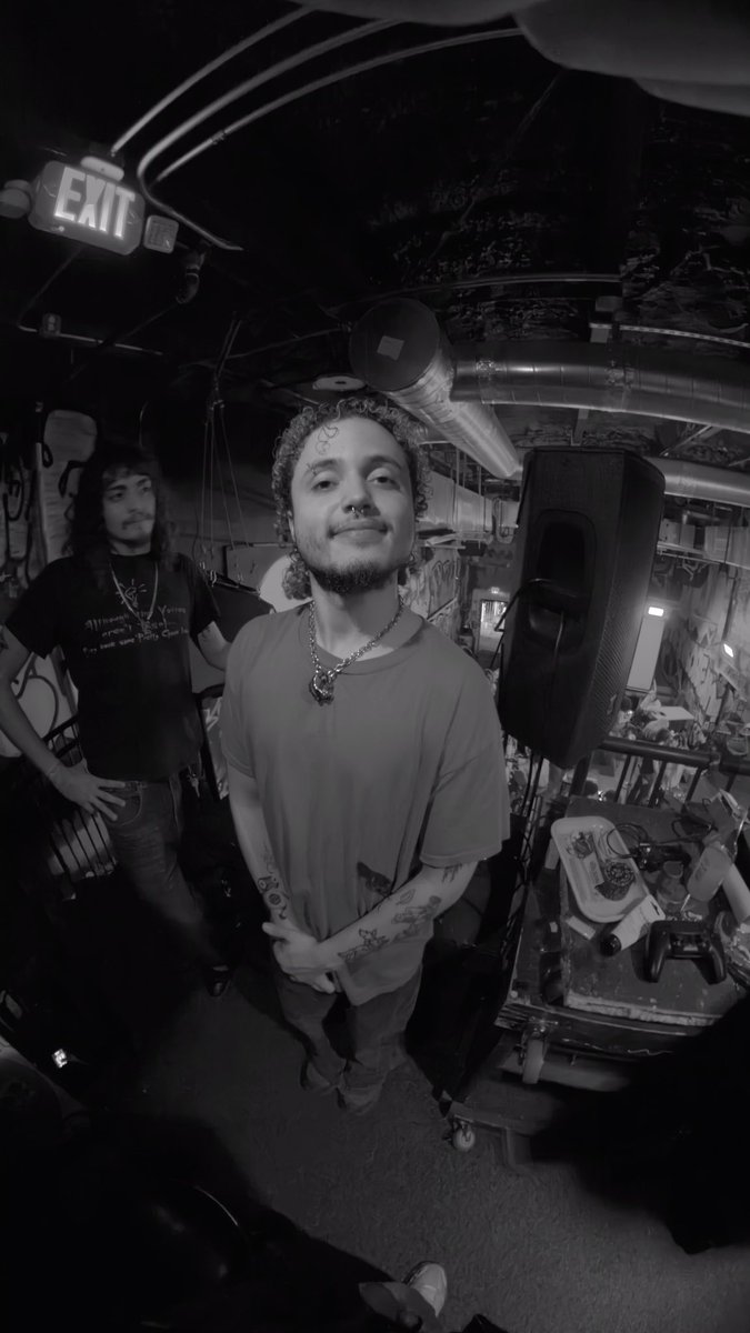 me when i look at <a href="/sixtwolatino/">🕴🏻</a>