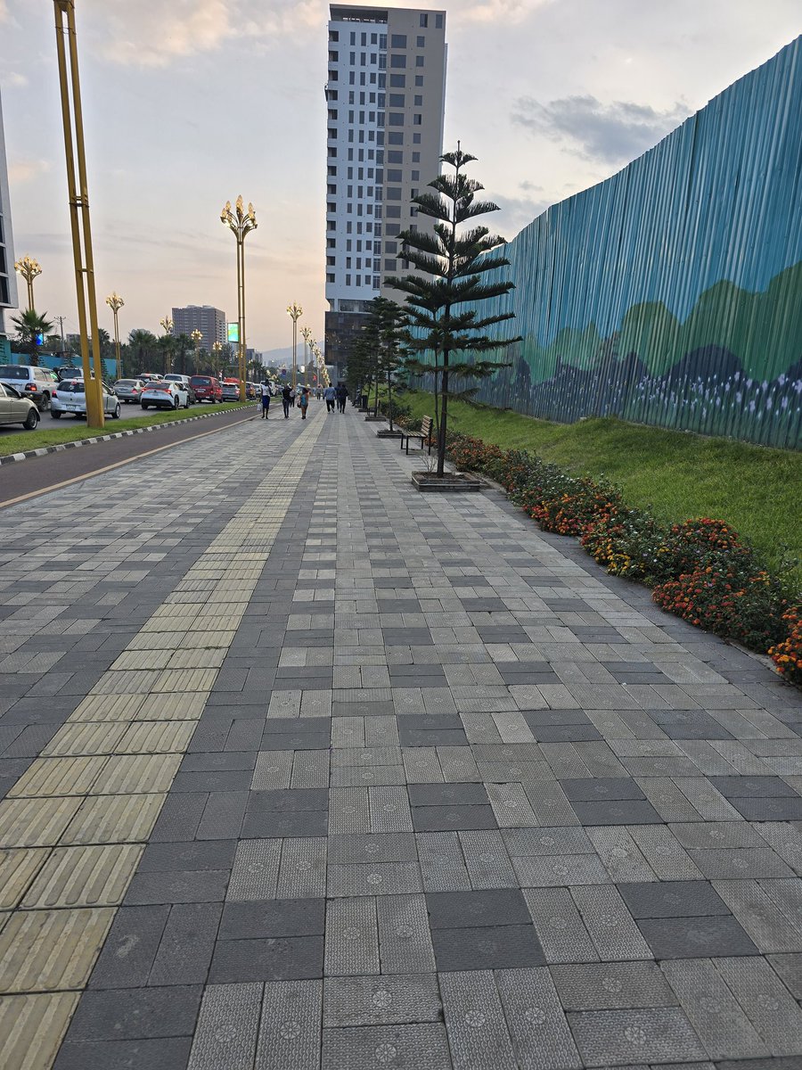 ezzymogul's tweet photo. @KeNHAKenya Some ideas from Addis. We expect nothing less than this. https://t.co/Mtc6RpI1TP