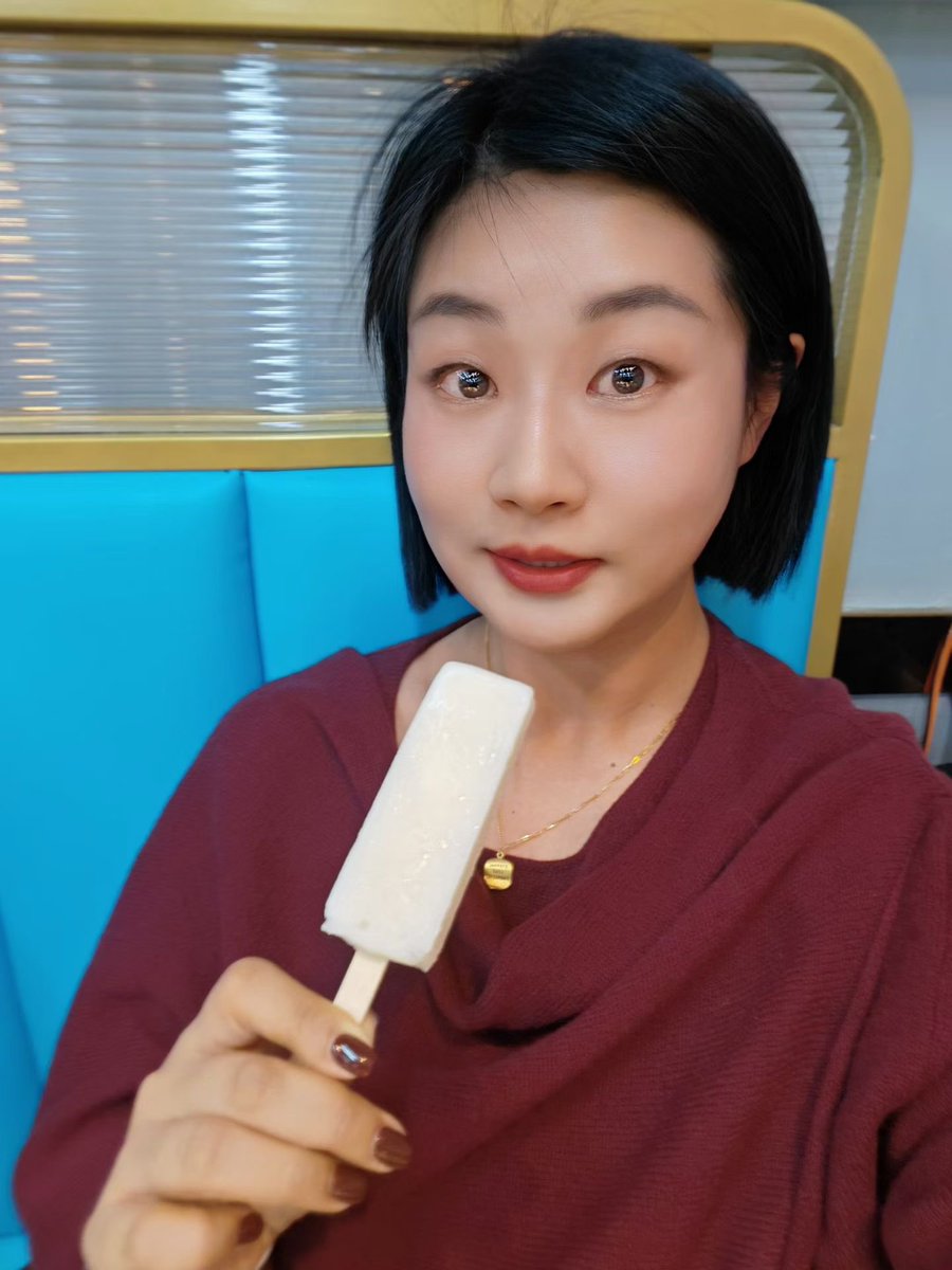 ulyssia623's tweet photo. 太热了，得吃根冰棍 https://t.co/ugwGttBiW6