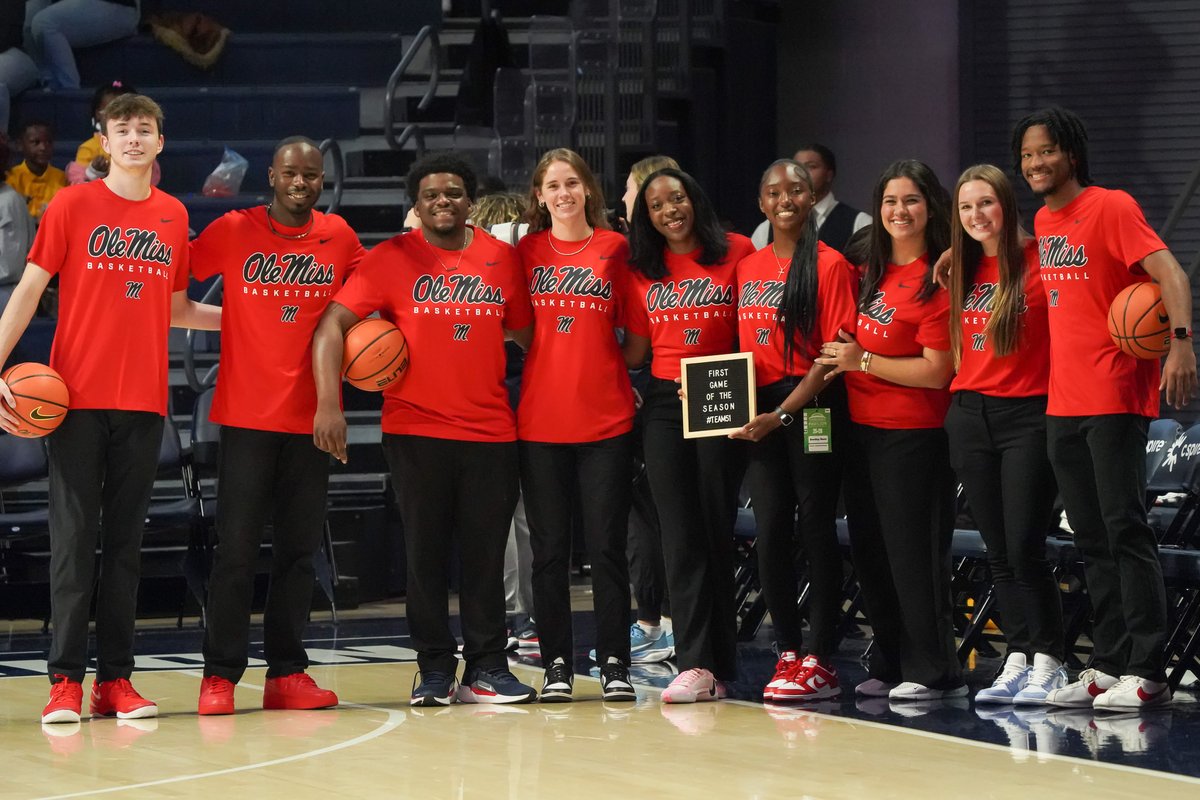 OleMissWBB's tweet image. Thank you, managers!! 🫶

So much of what we do wouldn’t be possible without you. From taking care of the little things to bringing the best energy every day, you truly keep this team moving. 

#HottyToddy x #Give x #ManagerAppreciationWeek