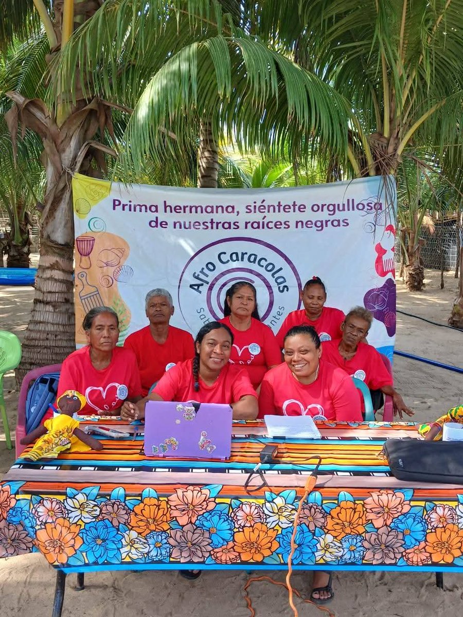 afrocaracolas's tweet photo. "Estamos aquí para seguir aprendiendo, construyendo y resignificando el mundo" 🌎 Terminamos muy felices, el módulo de #Afrofeminismos y referentas, facilitado por nuestra hermana cimarrona María Celeste Sánchez, muchas gracias por compartirnos tu espacio y conocimientos. 🐚🌸 https://t.co/22sdQsHXg4
