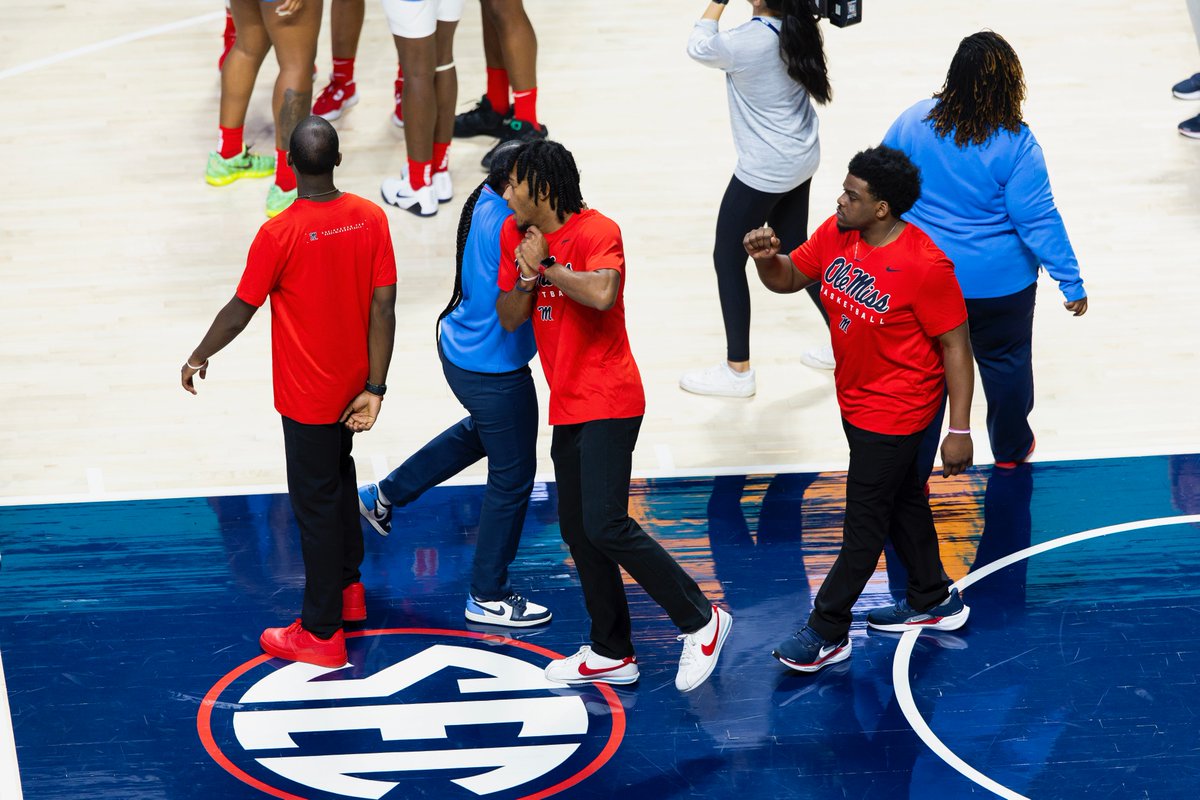 OleMissWBB's tweet image. Thank you, managers!! 🫶

So much of what we do wouldn’t be possible without you. From taking care of the little things to bringing the best energy every day, you truly keep this team moving. 

#HottyToddy x #Give x #ManagerAppreciationWeek