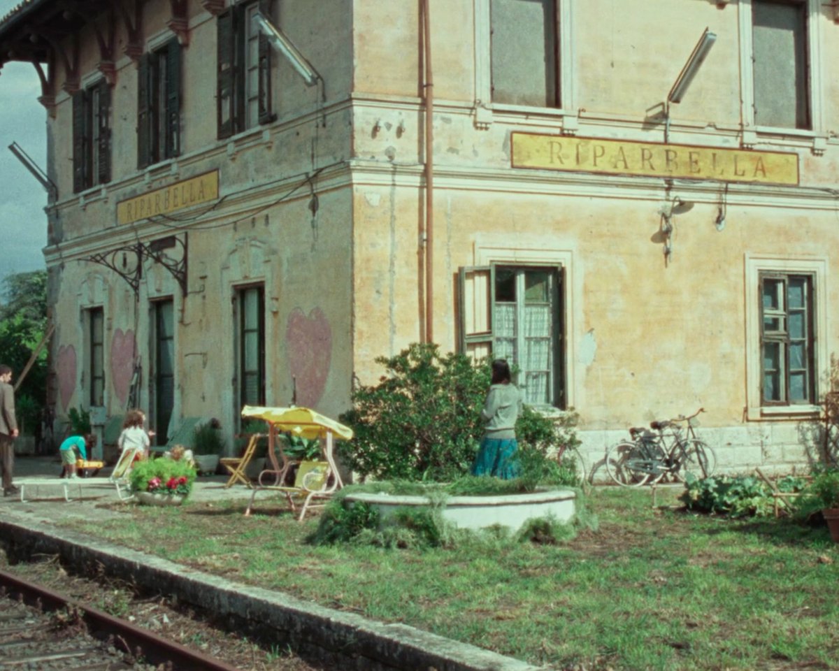 favdickinson's tweet image. this italian aesthetic in la chimera