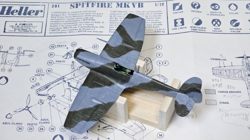 runchickens_3's tweet photo. 朝模型
迷彩2色目を乗せてからデカール貼り準備に軽くクリアコート
#SPITFIRE
#Heller
#MkVB
#中古キットLOVE https://t.co/bR2cT9JDNa