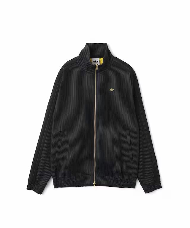 adidasのピンストライプジャケットかわいい。