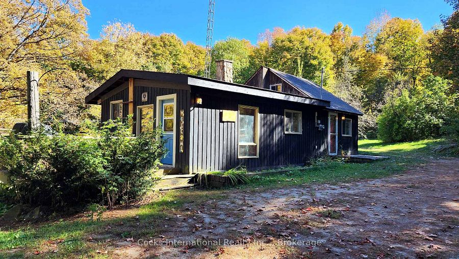 cocksrealty's tweet image. 7.59 acres of peace in Novar. 🌲

205 Lockes Road: 2-bed + loft, 640 sq ft bunkie, workshop &amp;amp; mature apple trees. Minutes to Mirage Lake.

Offered at $449,900.

Listing: realtor.ca/real-estate/29…

#Muskoka #Novar #RealEstate