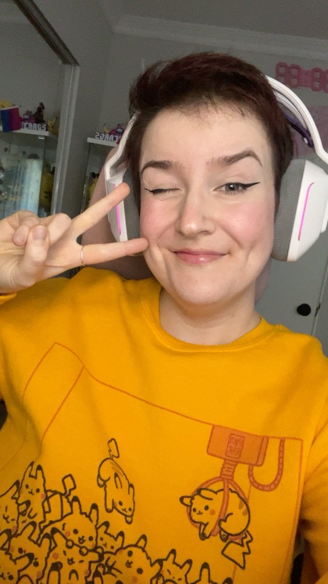 Live NOW playing Top Shop with <a href="/6to_VT/">6to_VT</a> <a href="/GrunglerFL/">Cheese🧀</a> and friends! 💕