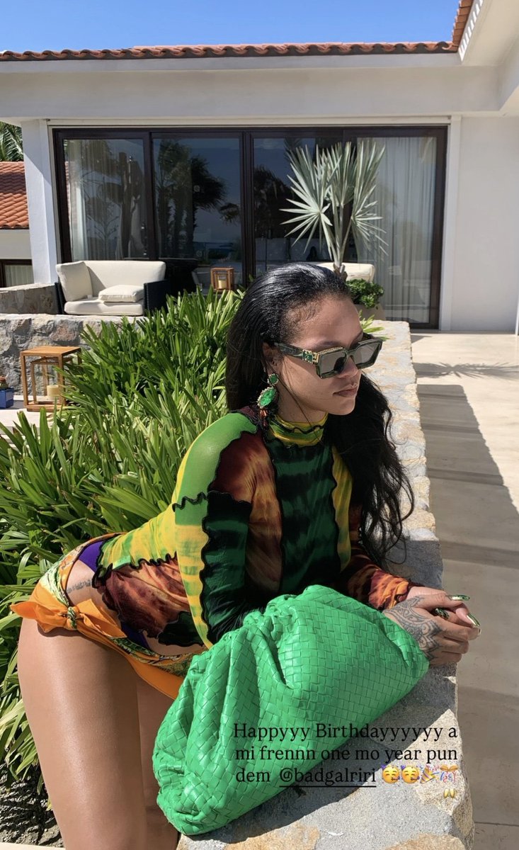 Rihanna | HQ tweet media