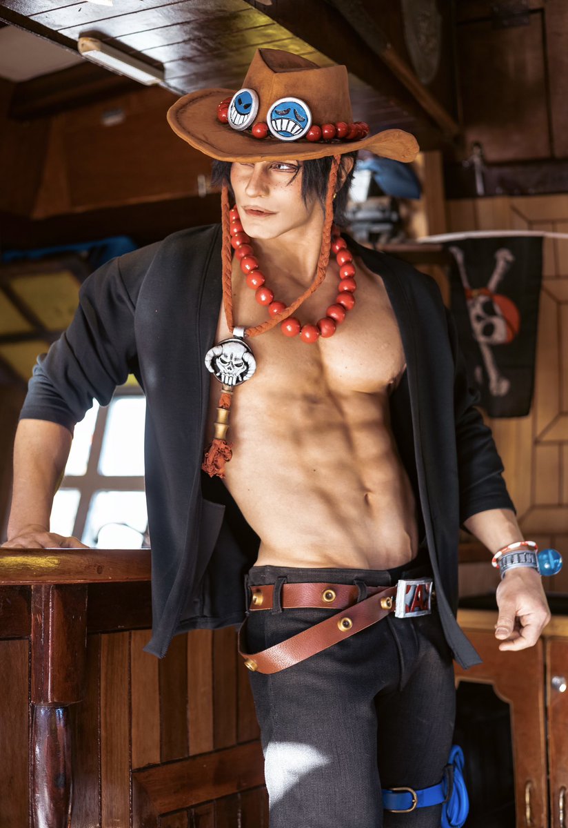 Taryn_Cosplay's tweet image. FIRE itself! 🔥 エース ❤️‍🔥Portgas D. #Ace 

Back to those amazing days in SA, hosted by @ComicConAfrica, we boarded a "real" 🏴‍☠️ship, the Jolly Roger Pirate Boat ❤️🙏

#onepiece #PortgasDAce