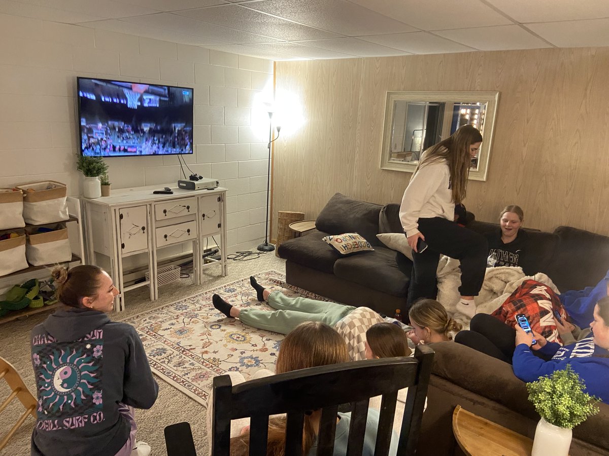 Decorah Girls Basketball tweet media