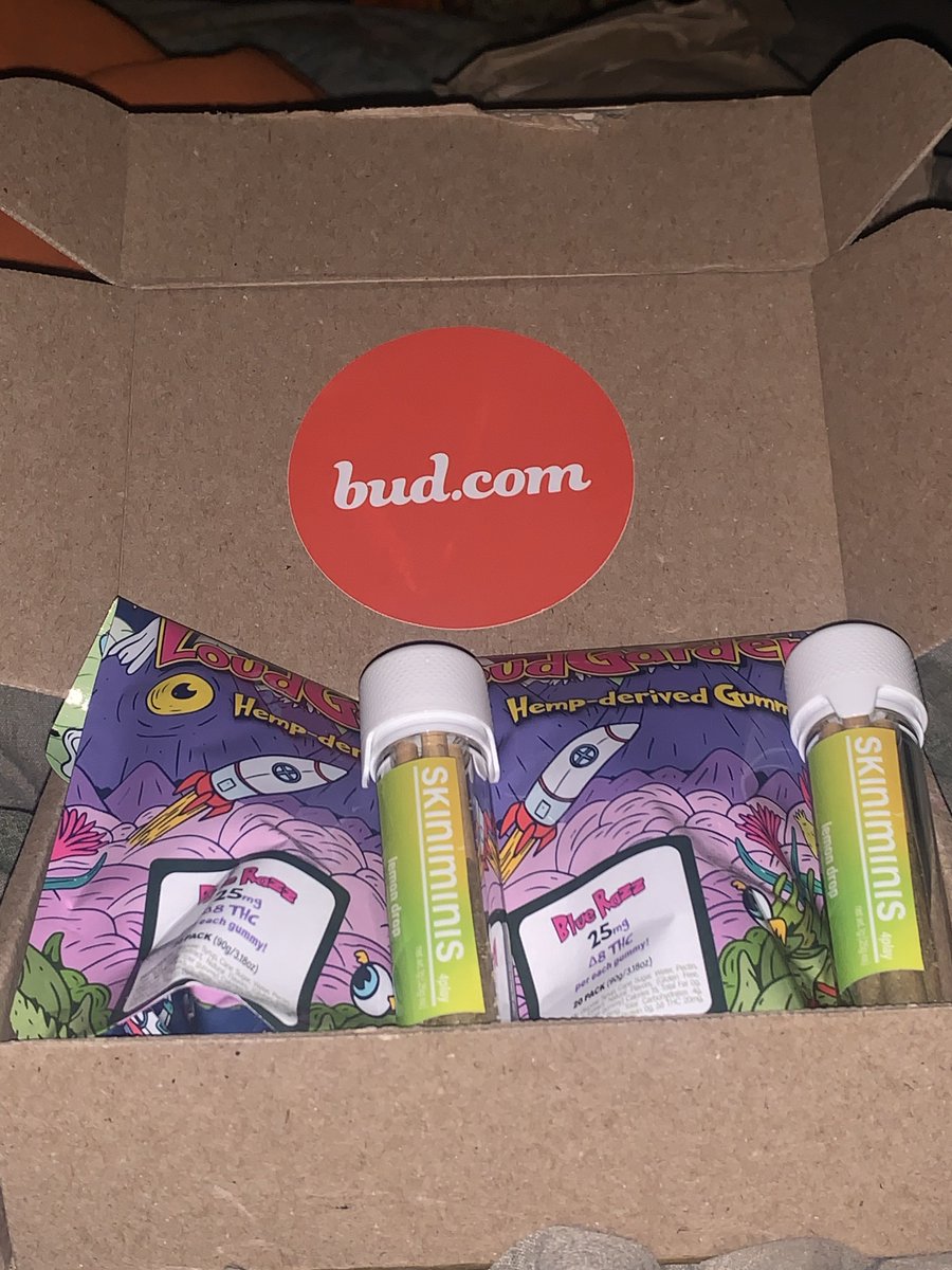 RealTyler_W's tweet photo. 🔥🔥🔥🔥🔥🔥🔥🔥🔥🔥🔥🔥

🔥 I want to give a huge thanks
🔥 To @buddotcom for the 
🔥 Pre rolls And the gummies
🔥 These “Lemon Drop” pre rolls
🔥 Taste just like a piece of lemon candy
🔥 And I want to give a huge thanks
🔥 To @WeedPorns for the giveaway 

     💚☘️😤💭💭💭

     🤘🔥