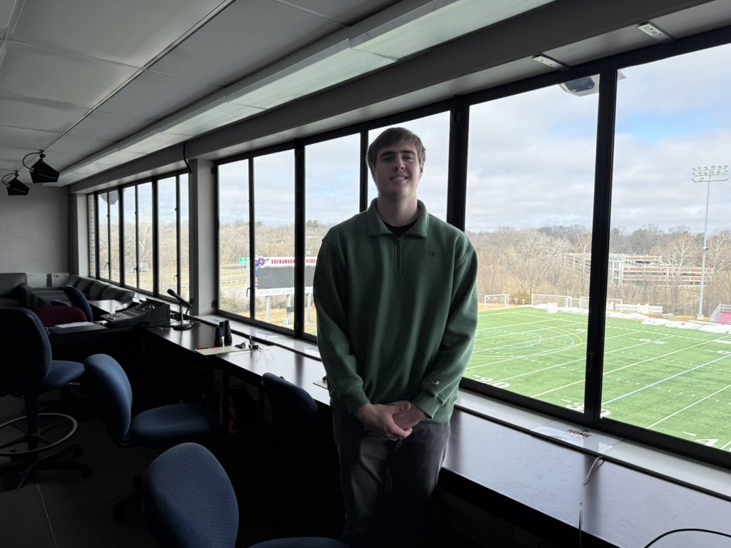 JReeves8133's tweet photo. After a great visit @ShenandoahU I am blessed to have received an offer from @SUhornetsFB. Thank you to @Br0ckMcCullough and the rest of the staff for believing in me to make an impact and to play at the next level. @Coach_TJA @the_ironmonster @CoachSchmidt13 @coachjohnNCSA https://t.co/255NgeWA9k