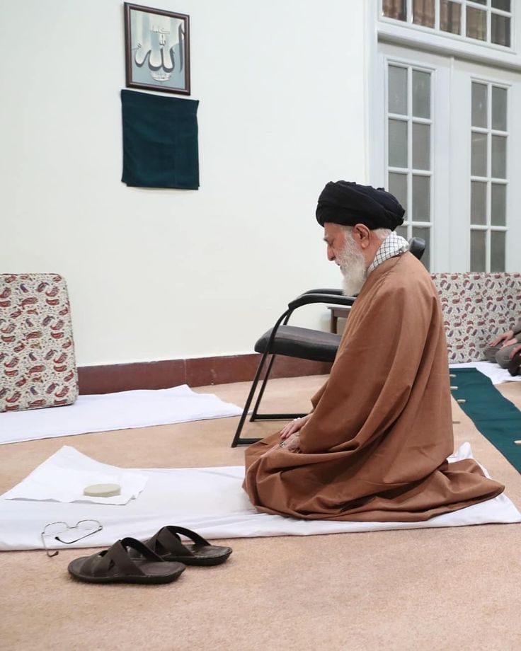 من له العزيز الجبار، فلا يخشى أحدا في الأرض ولا في السماء.