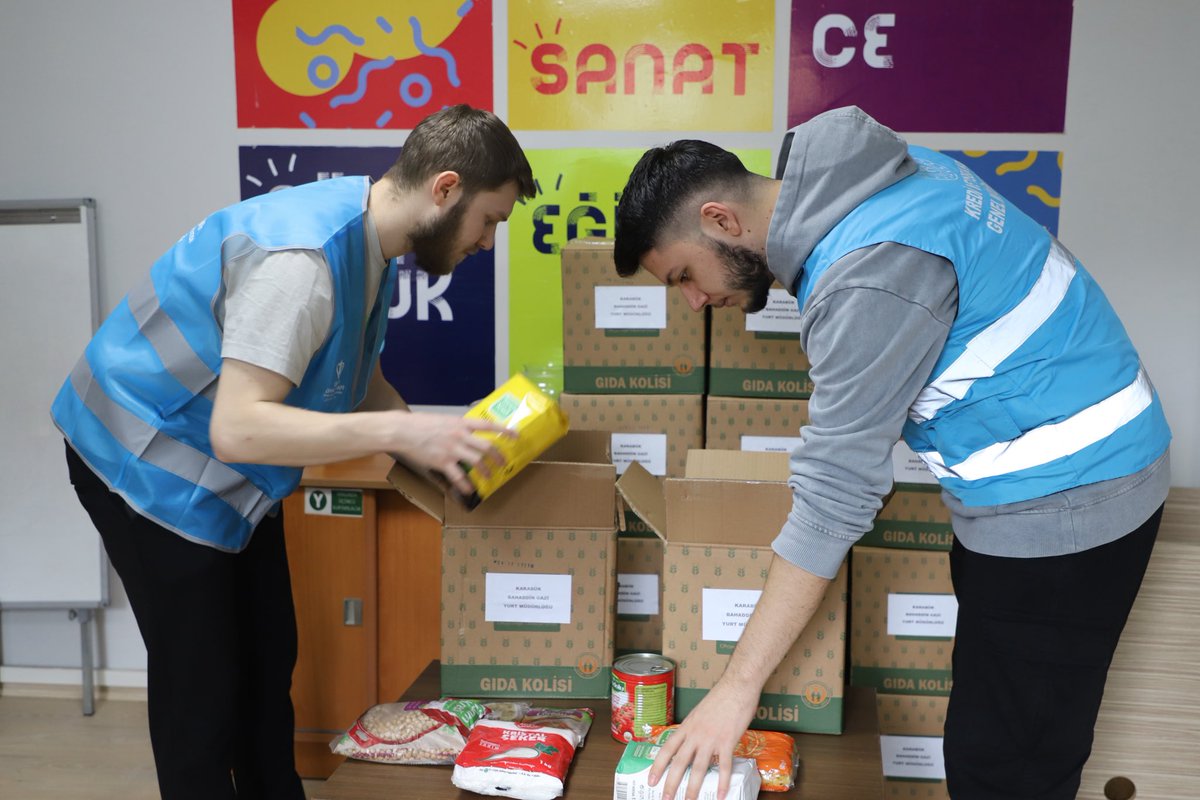 KarabukKYGM's tweet photo. 📍Bahaddin Gazi Yurdu

Yurt idaremiz ve gönüllü öğrencilerimizle el ele vererek “Bir Tutam İyilik Projesi” kapsamında Ramazan ayının bereketini ve yardımlaşma ruhunu yaşatmak adına ihtiyaç sahipleri için gıda kolileri hazırlayıp dağıtımını yaptık. #GSBderamazan https://t.co/vxi5nQnOPR