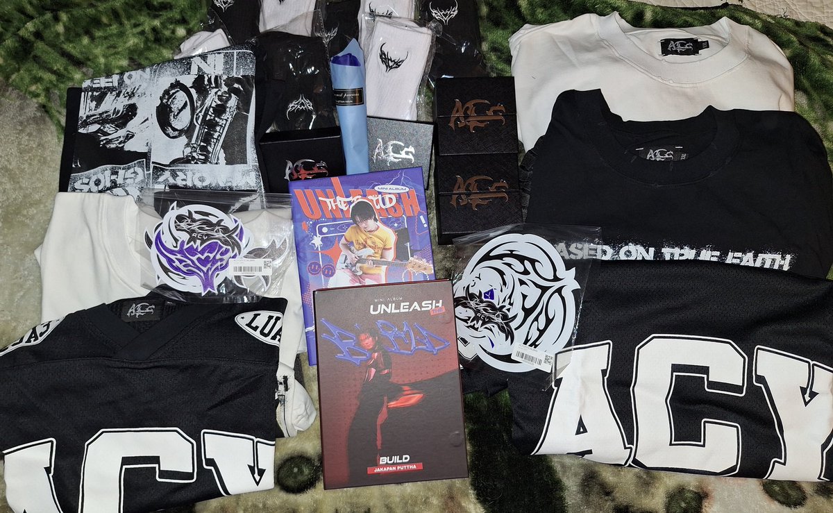 I came home to this awesomeness.
ACY Bangkok and Build Unleashed haul. 

I got several sizes and all of them fit everyone I got them for perfectly. 

Im a happy girl.  Thankyou so much <a href="/Bluunivers0604/">Bluuniverse Shop</a>

<a href="/JakeB4rever/">BIU.</a>
<a href="/acy_officialbkk/">ACYofficialbkk</a>
#BuildJakapan #Beyourluve