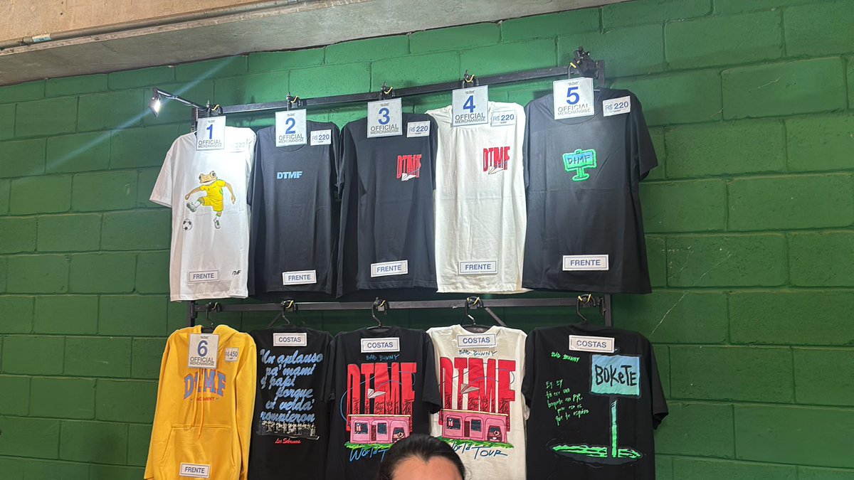 InfoBadBunnyBR's tweet image. O merch oficial! Temos camisa do concho com a camisa do Brasil! 😭🐸🇧🇷