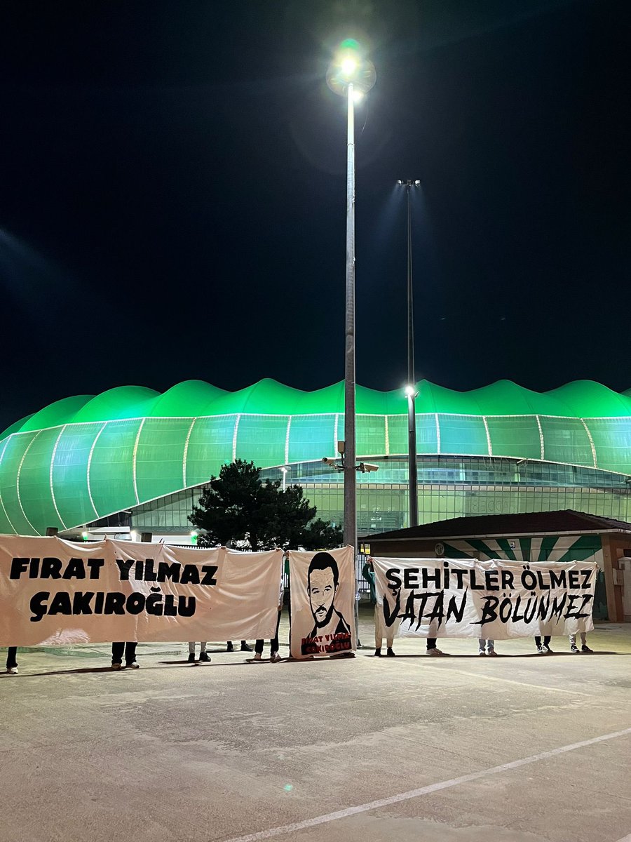 ofdiyomsana's tweet photo. Biz çirkin çocuklardık en yakışıklımızı şehit ettiler https://t.co/FqNHRVFFy0