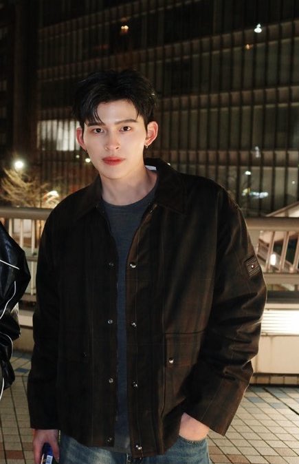 Ohhh wait a damn minute! Same jacket? 
#ปอนด์ภูวินทร์