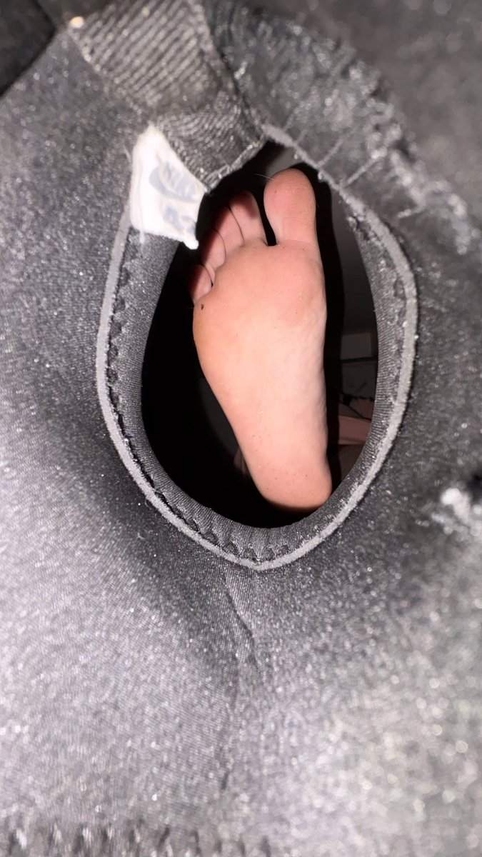 Giantess Elizabeth tweet media