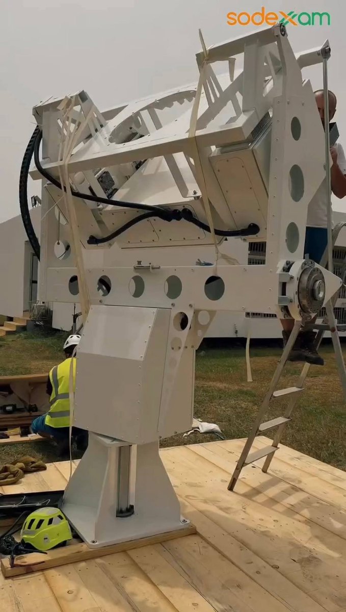 Ivoirowsky's tweet photo. 🇨🇮 #Météo ⛈️
La #Sodexam s'est dotée d'un radar météorologique de dernière génération.
Cet équipement innovant permettra de détecter et de suivre en temps réel les phénomènes atmosphériques (pluies, orages et vents…) dans plus de 5000 localités en Côte d’Ivoire.
L’acquisition de ce radar offre à la SODEXAM de franchir une étape cruciale dans la surveillance météorologique et le renforcement de la sécurité des populations.