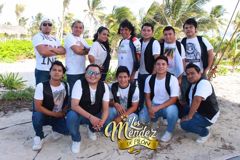 NotiRasa's tweet image. ¡Reyes Herrera "Pilón" se separa de Los Méndez! 🎤🪗
El músico anunció su salida por diferencias irreconciliables. Presenta su nuevo proyecto: "Pilón y su grupo espectáculo". Mismo estilo, pero con nuevos ritmos. 🎶✨
#Música #Yucatán #Pilón #LosMéndez
tinyurl.com/3x2ywe8y