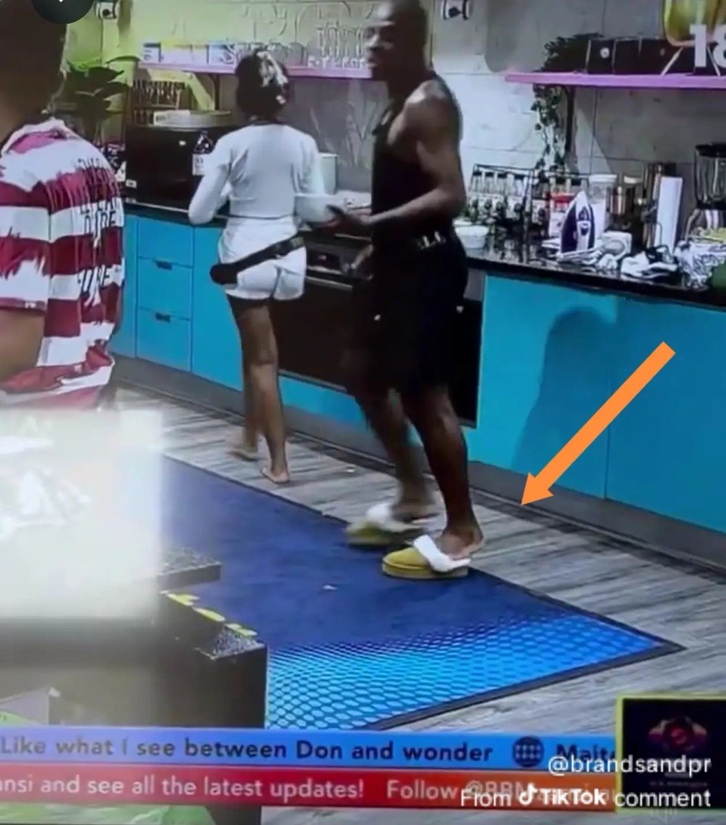 🤣🤣🤣🤣🤣This Khumalo family.... 😭😭😭😒😒🥺😢🤣

Check the wife's little feet in his sandals.... Then check the Husband suffocating her slippers 🤣

#ThandekaTshabalala #MmeliPrinceKhumalo #ThaMmeli #BBMzansiS6