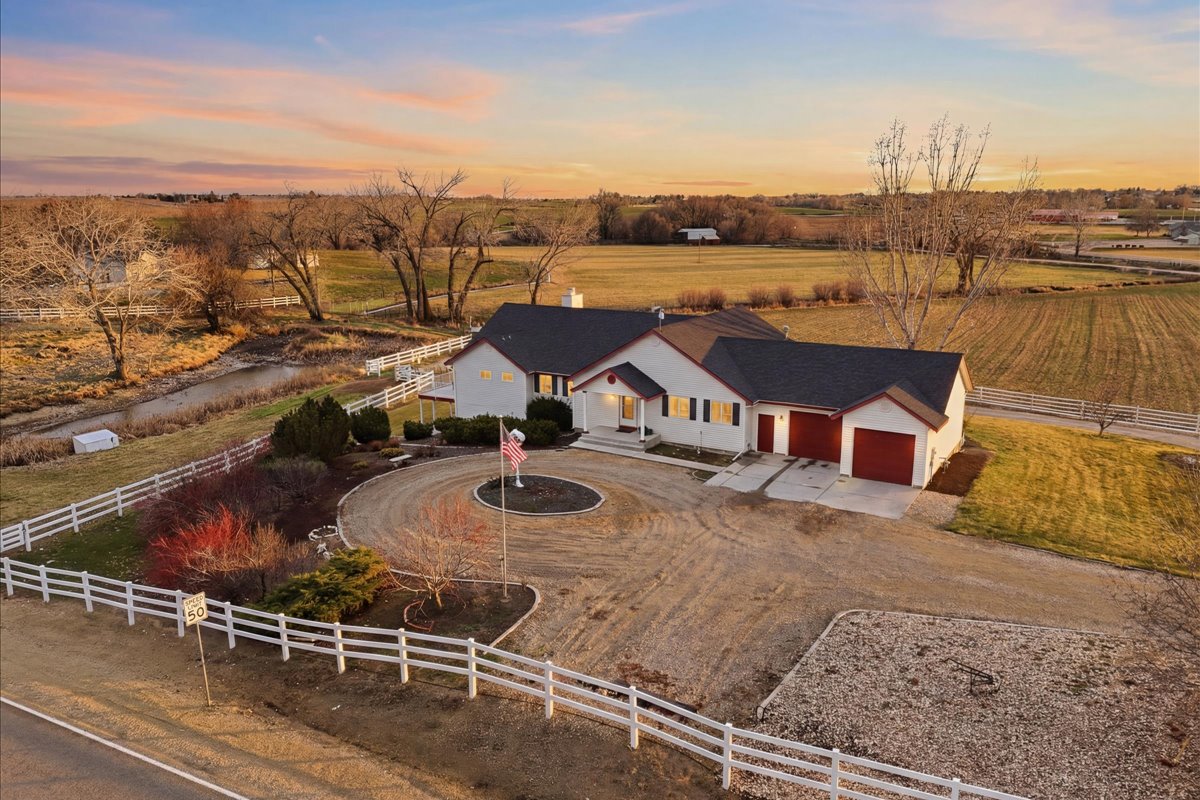 BHHS_Silverhawk's tweet photo. J U S T . L I S T E D
Set on 19.79-acres with sweeping views of the Owyhee Mountains, this exceptional 3,564 SF home blends luxury living with fully equipped agricultural functionality.

16921 Oasis Rd, Caldwell, ID
https://t.co/nWyAfujpdS

LA: Tracy Kasper 208-867-2709 https://t.co/HeEM5ldrvL