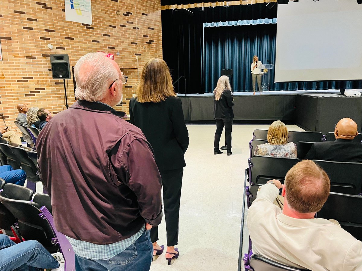CityofJax's tweet photo. Thanks to everyone who came out and participated in @MayorDeegan's Town Hall last night at the Beaches. If you weren't able to attend, you can watch it on our YouTube channel here: https://t.co/HtygyP5TQ9

The next Town Hall is Thursday, 2/26 at Wolfson High School from 6-7:30pm. https://t.co/nF8kKkDnbH