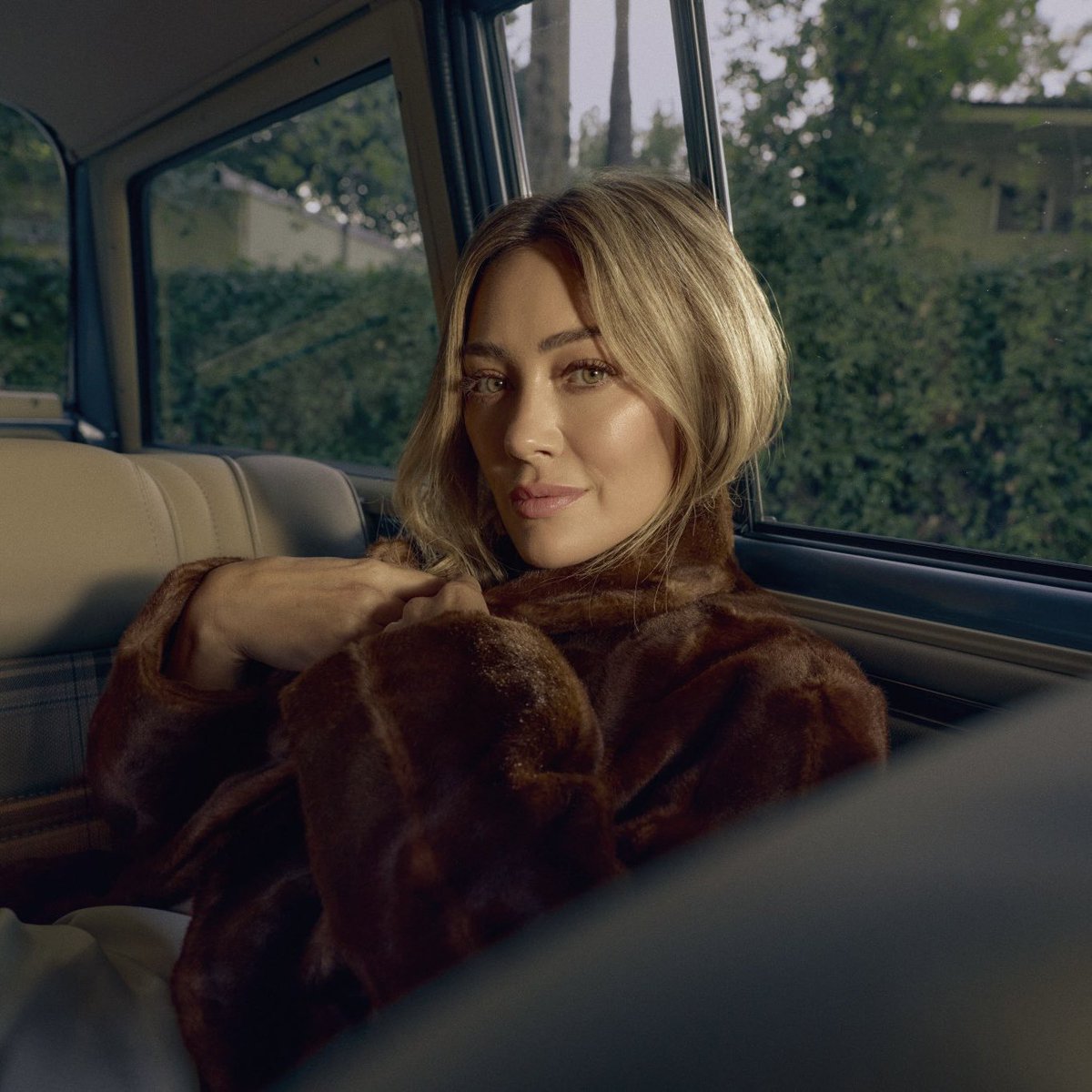 hilaryfeeds's tweet photo. no throughts, just hilary duff https://t.co/Etri7qffzH