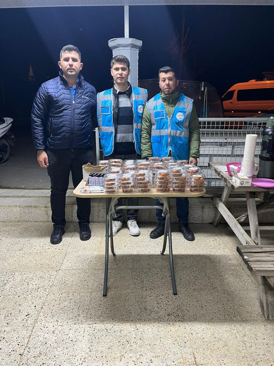 İlçe Başkanımız Ahmet Söker ve teşkilatımızla; teravih namazımızı Cumalı Bilal Habeşi Camii'nde eda ettik. ✨🌙
Namaz sonrası cemaatimizle sohbet edip ikramlarda bulunduk, hemşehrilerimizin Ramazan sevincine ortak olduk. Rabbim ibadetlerimizi kabul eylesin. 🤲🏻🤝
<a href="/alicetin_07/">Ali Çetin</a>