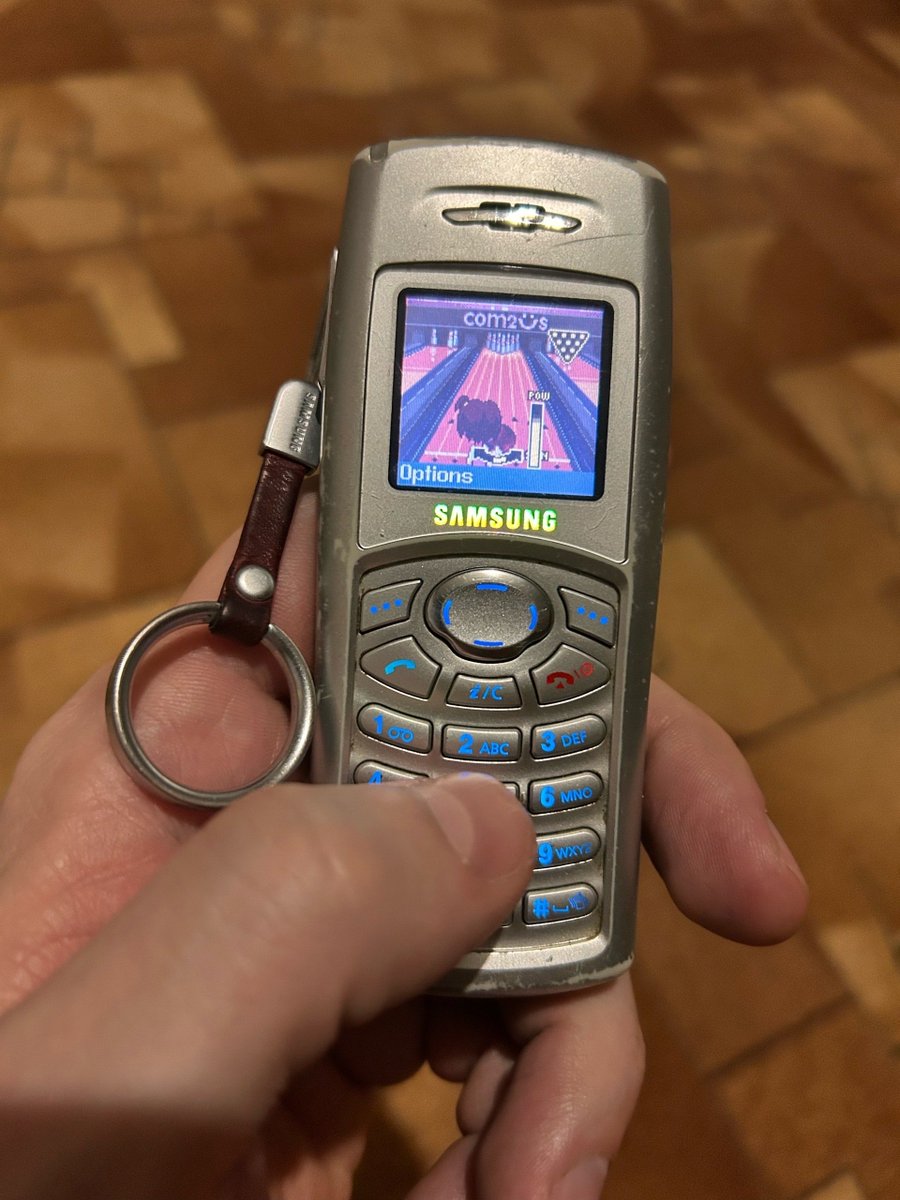 Old Screen tweet media