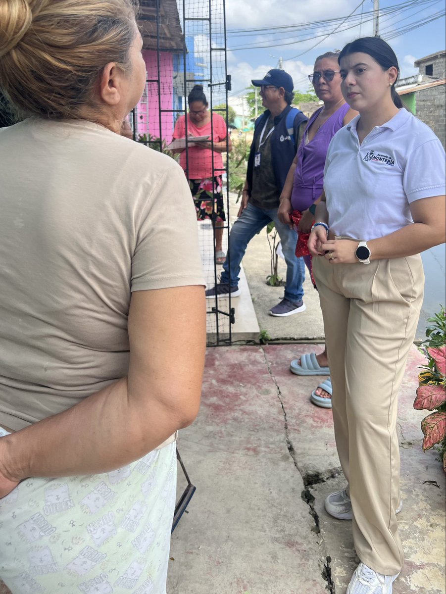 Atendiendo la solicitud de la JAC de Edmundo López, hicimos recorrido por un tramo de la obra de pavimentación que actualmente se encuentra en ejecución.

Durante la visita, escuchamos de primera mano las inquietudes de los habitantes de la diagonal 11 entre transversales 30 y 32