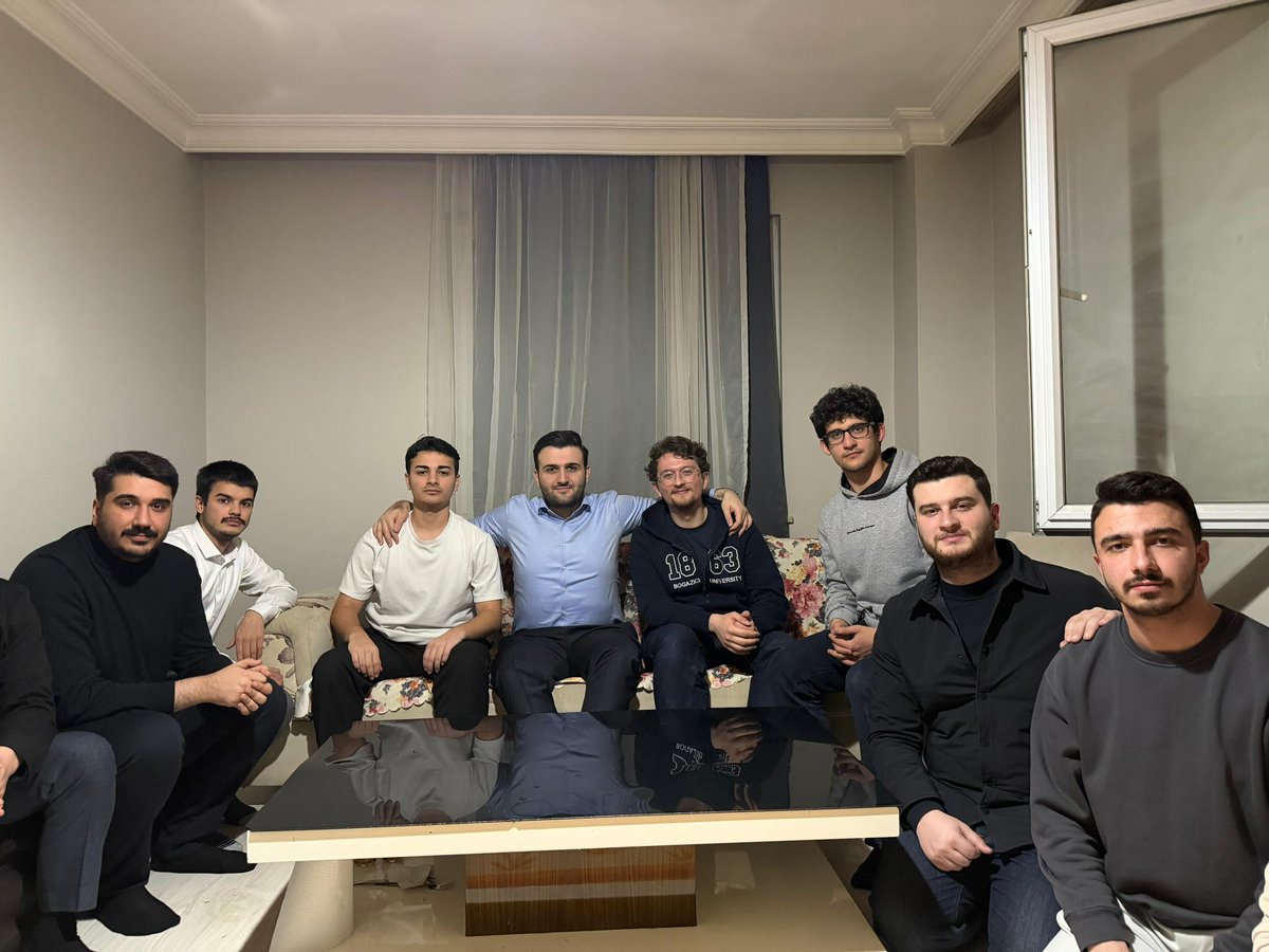 İlk sahurumuzda ve ilk iftarımızda, İl Gençlik Kolları Başkanımız Sn. <a href="/nevzatyucetr/">Nevzat Yüce</a> ile birlikte öğrenci kardeşlerimizin sofrasına misafir olduk.

Ramazan ayının bereketini, samimiyetini ve paylaşmanın huzurunu genç kardeşlerimizle birlikte yaşadık. Aynı sofrada buluşmanın,