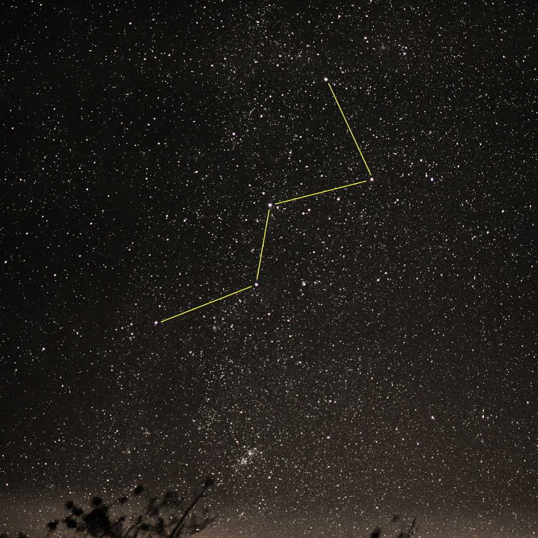 Did you know that the stars in most constellations are not close to each other in reality? They can be at very different distances from each other in the universe. The pattern we recognize in them from Earth is what we call a constellation. (📸 Thomas Bresson)