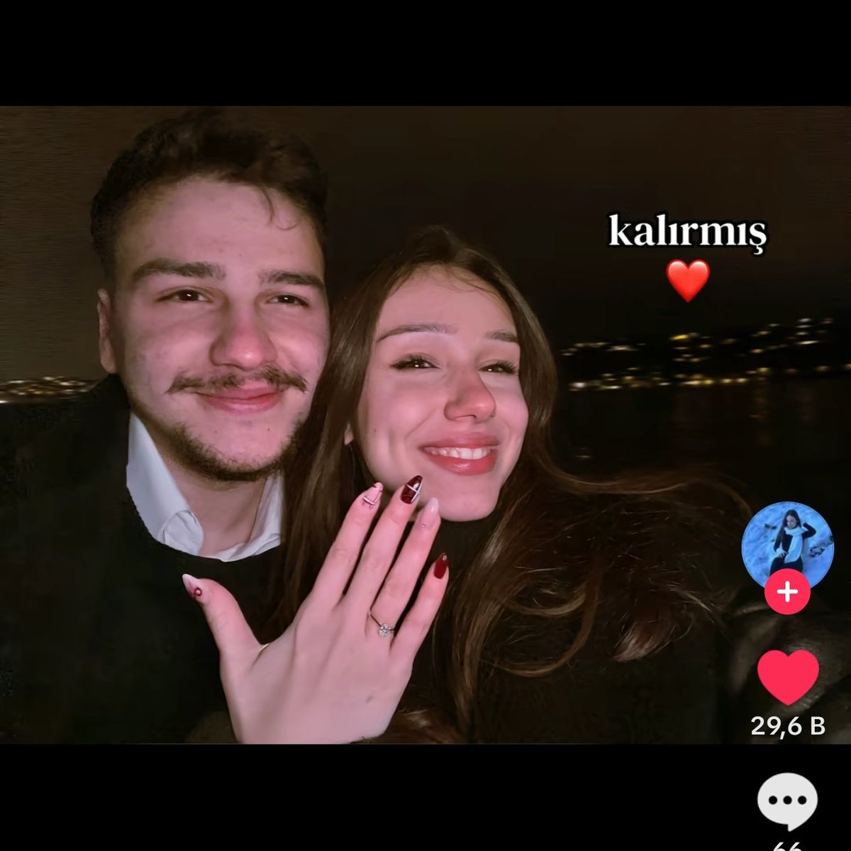 mercimervv's tweet image. disardan bakinca asklari gozlerinden okunan ciftlere ve soyle uzun zaman sonra ayni pozdan cekilen fotolara bayiliyorummmmm ya