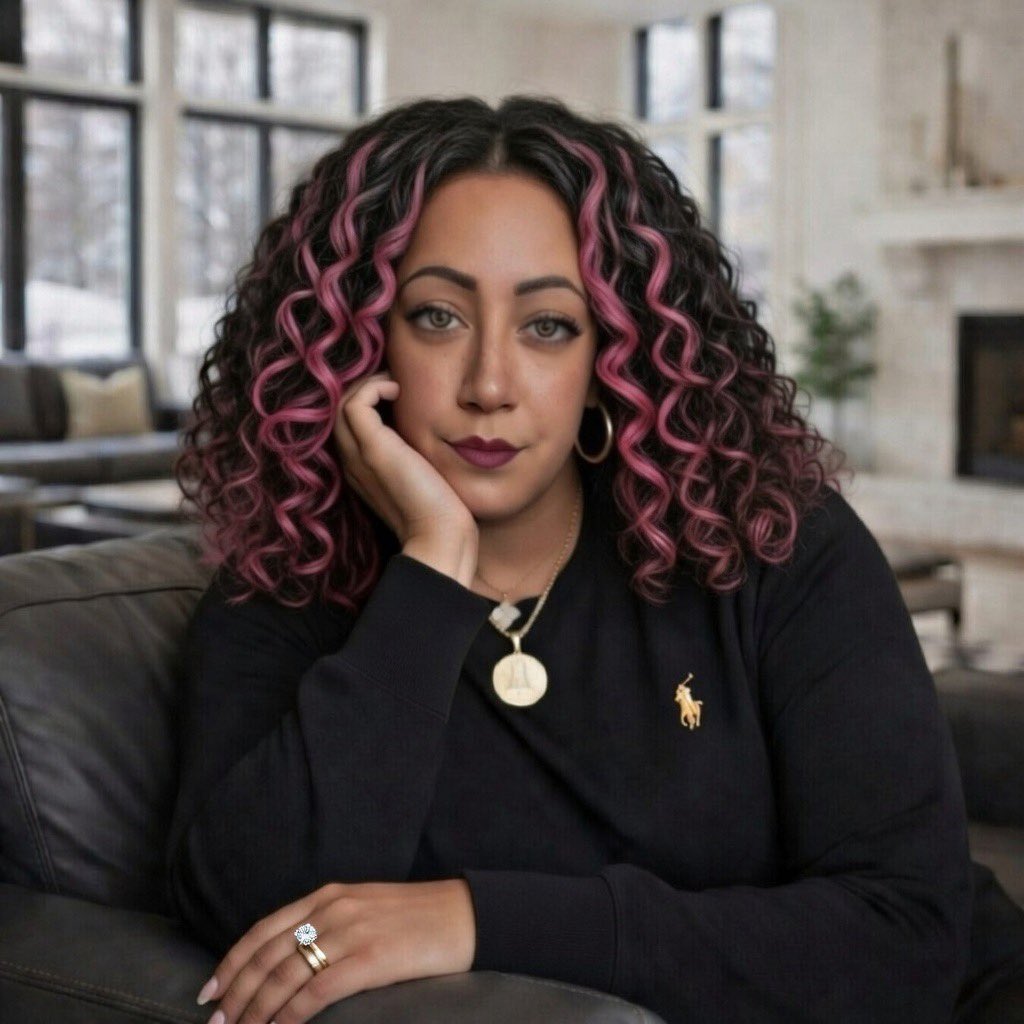 The house is clean. The kids are fed and down for a nap. My mother thought that she’d snap a picture of me looking bored 😂