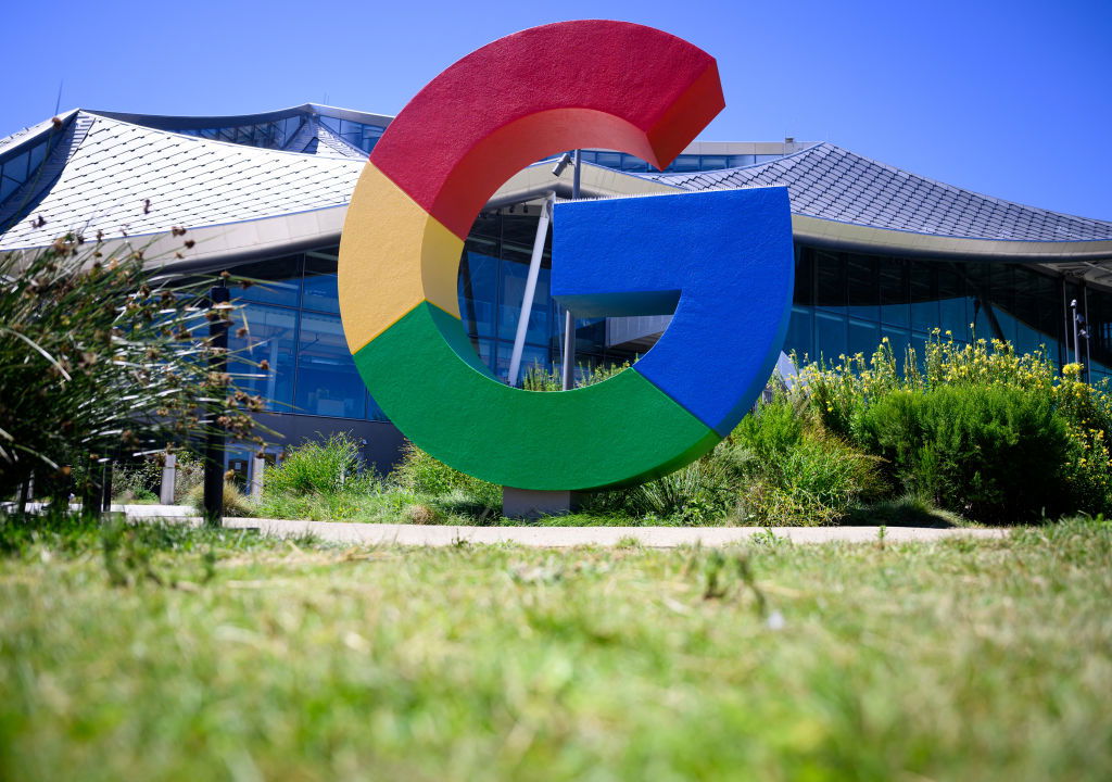 businessamfr's tweet image. Des ingénieurs de la Silicon Valley accusés d’avoir volé des secrets commerciaux pour le compte de l’Iran fr.businessam.be/des-ingenieurs… #SiliconValley #SecretsCommerciaux #Informatique #Google #Ingénieurs