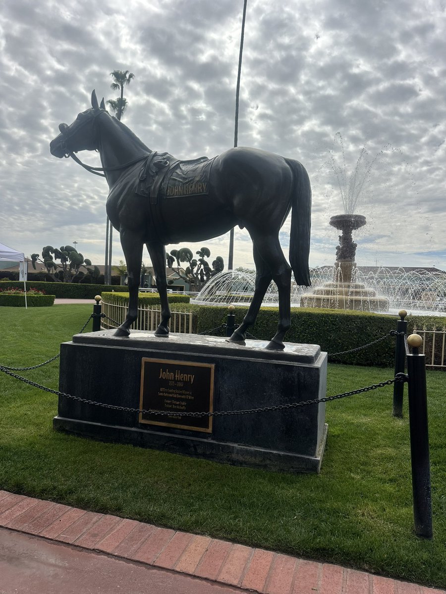 Hinesite's tweet photo. Funday-Friday with a “9 race card” @santaanitapark joining @ScottFDTV at 12pm PST where we have a Pick 6 carryover ($34,288) as well as a #Sunset6 ($64,308) carryover in conjunction with @GulfstreamPark. Get involved on the @FanDuel_Racing app, let’s make a few bucks! 🫡📺📲 https://t.co/QNbo6gfWLA