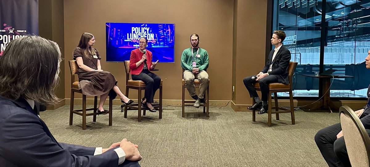 “Privacy should be the default expectation” for financial transactions. —<a href="/HesterPeirce/">Hester Peirce</a>  at #EthDenver <a href="/BlockchainAssn/">Blockchain Association</a> policy lunch