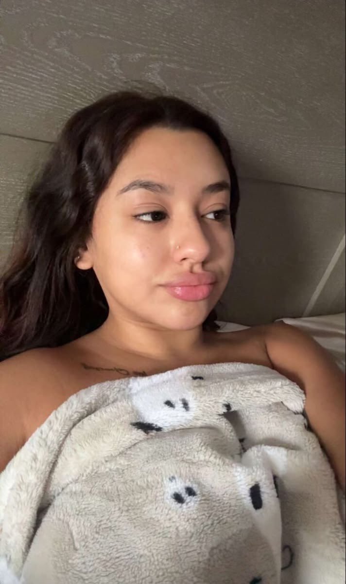 sabrina2cu's tweet photo. if i asked you to kiss me on the lips, what would u do?😍 https://t.co/m8kxOZ00JA
