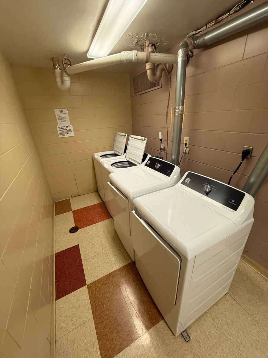 AlisterRidge's tweet photo. Happy Friday! We officially have the full sized washer and dryers on the second floor next to the trash room for use! Great use for large loads and comforters.
#AAR #Millcreekres https://t.co/He3XzgoDw8