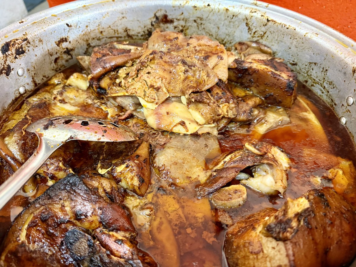 Les comparto este #cochitohorneado de la abundancia! Para que todo llegue y se multiplique! @Tacos El Cochimeco de Terán  gracias por abrirme las puertas de su herencia gastronómica familiar! #cochitochiapaneco #cochito #chiapasfood #chiapas