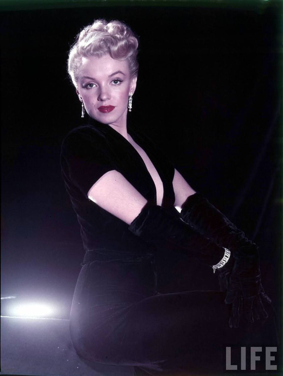 Clubpassionmar2's tweet photo. Bonne journée de vendredi.
Have a sweet Friday.
#marilynmonroe #Marilyn #clubpassionmarilyn #stylemarilyn #robenoire #edclark https://t.co/akTq2r7Th7