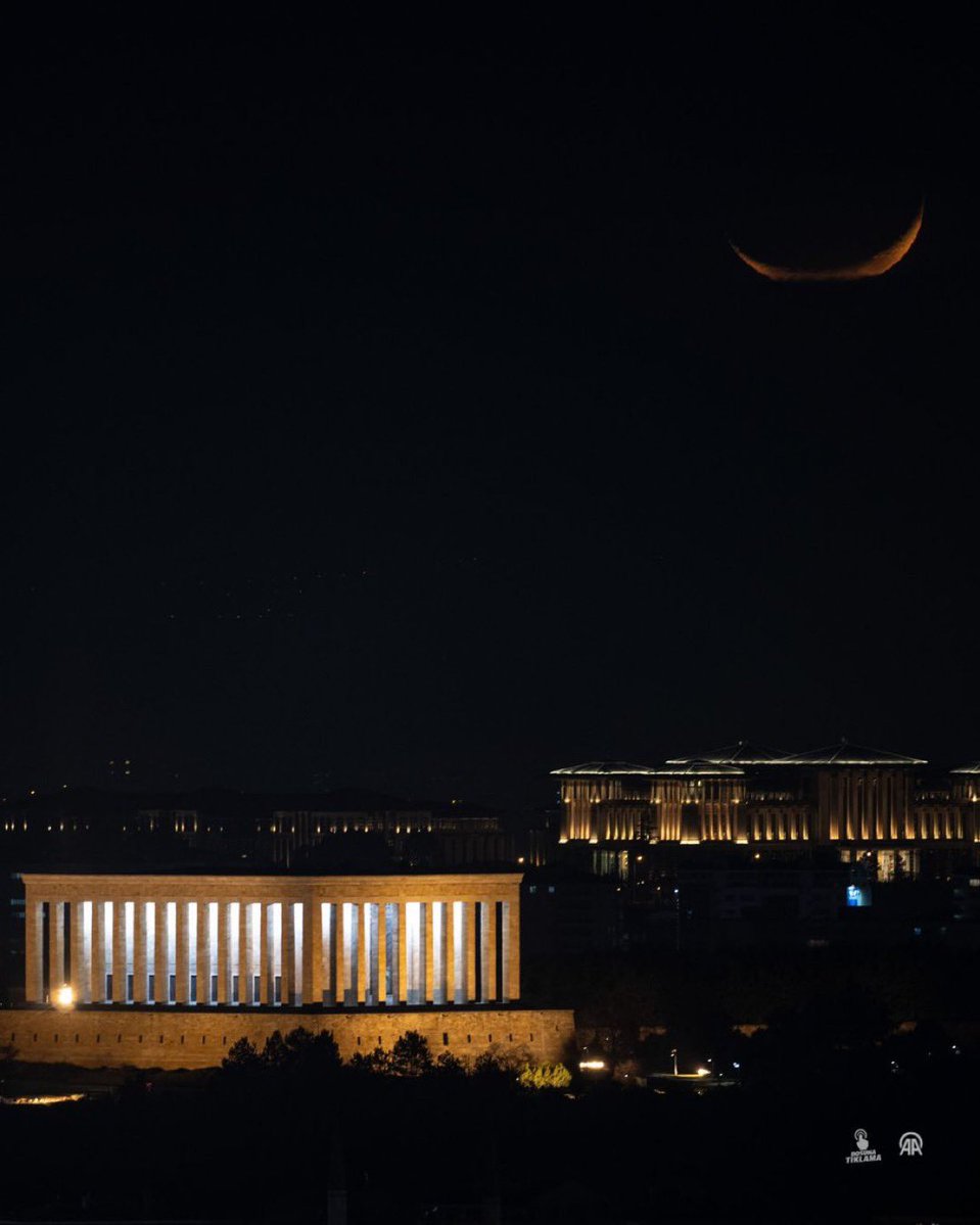 Anıtkabir ve Ramazan hilali.