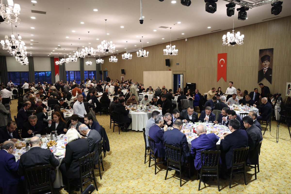 Çankaya Belediyesi’nin ev sahipliğinde düzenlenen Aydos Yozgat federasyonları ve Ankara hemşehri dernekleri iftar programına,
Ankara Milletvekilimiz Adnan Beker ve Ankara Büyükşehir Belediye Meclisi Başkanvekilimiz Emre Doğan ile birlikte katıldık.

Bu akşam aynı sofrada